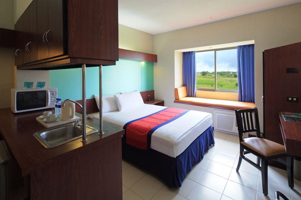 Microtel By Wyndham Eagle Ridge General Trias  Ngoại thất bức ảnh