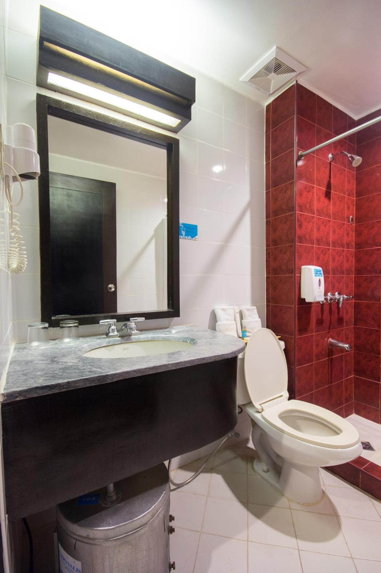 Microtel By Wyndham Eagle Ridge General Trias  Ngoại thất bức ảnh