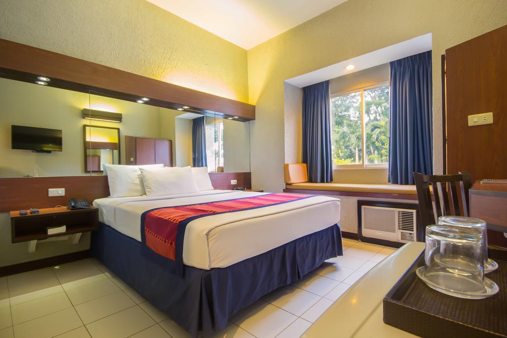 Microtel By Wyndham Eagle Ridge General Trias  Ngoại thất bức ảnh