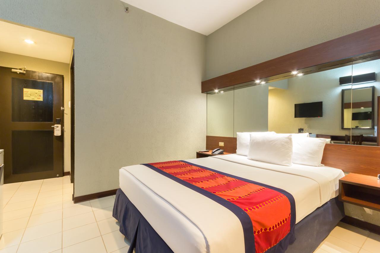 Microtel By Wyndham Eagle Ridge General Trias  Ngoại thất bức ảnh